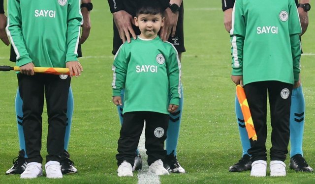 DMD kas hastası minik Mehmet için Konyaspor-Fenerbahçe maçının seremonisinde farkındalık oluşturuldu