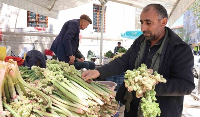 Doğu'nun vitamin deposu muzu 'ışkın' tezgahlarda yerini aldı