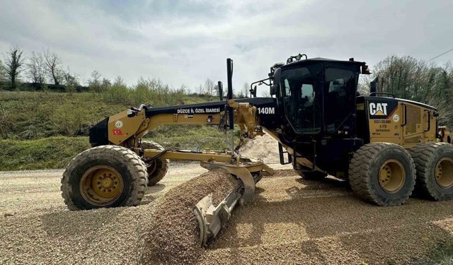 Düzce'de köy yollarında çalışmalar hız kazandı