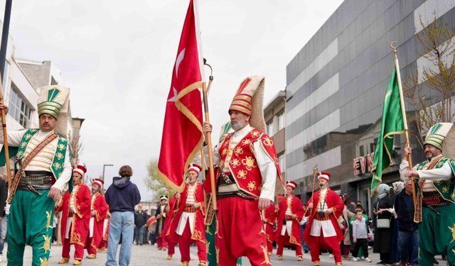 Düzce'de mehter takımının gösterisine vatandaşlardan büyük ilgi