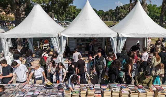 Edebiyatın kalbi İzmir Kültürpark'ta attı