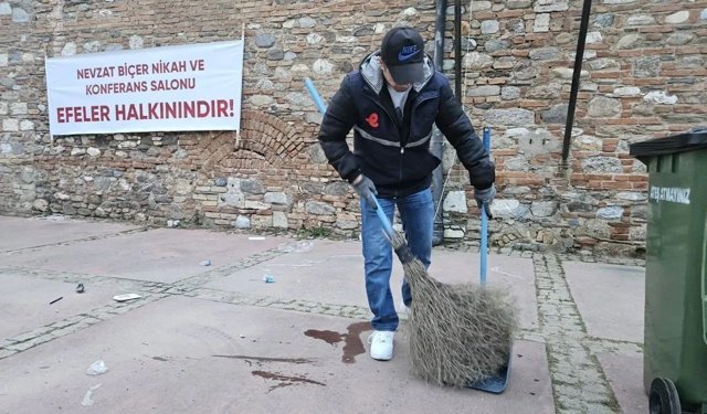 Efeler Belediyesi ekipleri Nevzat Biçer Parkı'nı temizledi