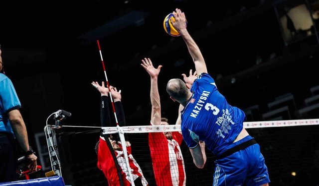 Efeler Ligi: Halkbank: 2 - Spor Toto: 3