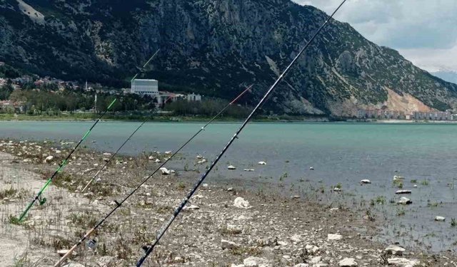 Eğirdir Gölü'nde amatör balıkçılık alanları yeniden düzenlendi