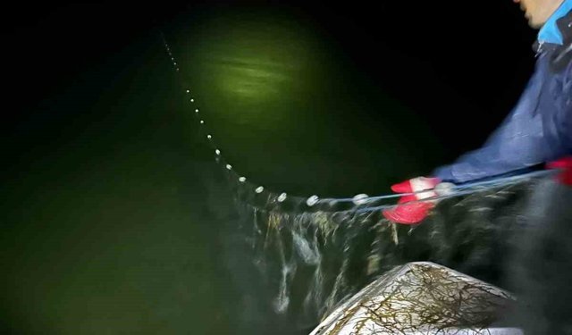 Eğirdir Gölü'nde bin 200 metre kaçak ağ ele geçirildi