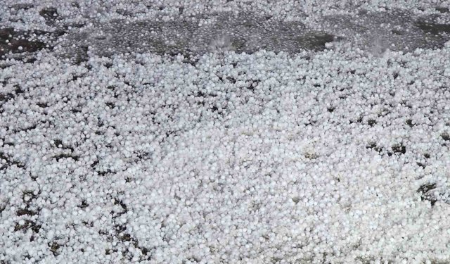Elazığ'da dolu etkili oldu