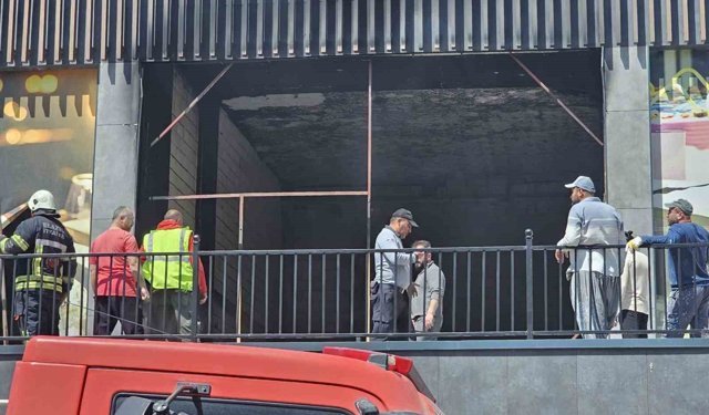 Elazığ'da korkutan yangın, ekiplerin müdahalesi ile söndürüldü