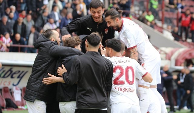 Elazığspor 21 futbolcuyla Adana'ya gitti