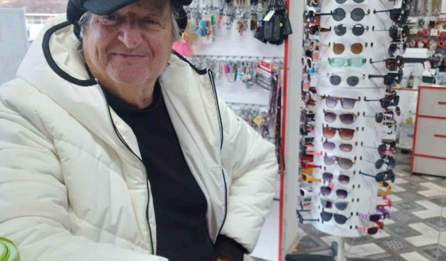 Emekli öğretmen evinde ölü bulundu