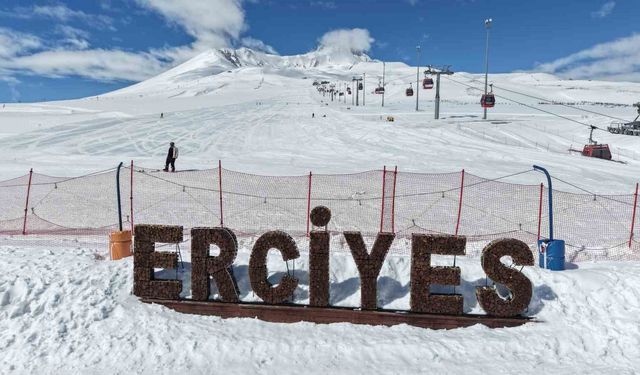 Erciyes'te kayak keyfi nisanda da sürecek