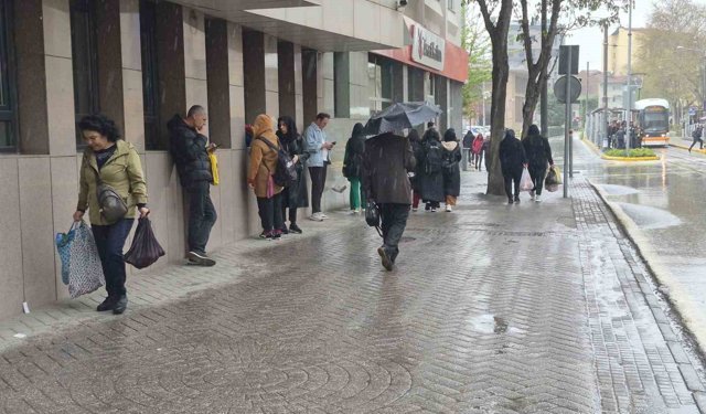 Eskişehir'de sağanak yağış etkili oldu