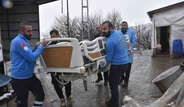 Evde bakım hastasına ortopedik yatak hediyesi