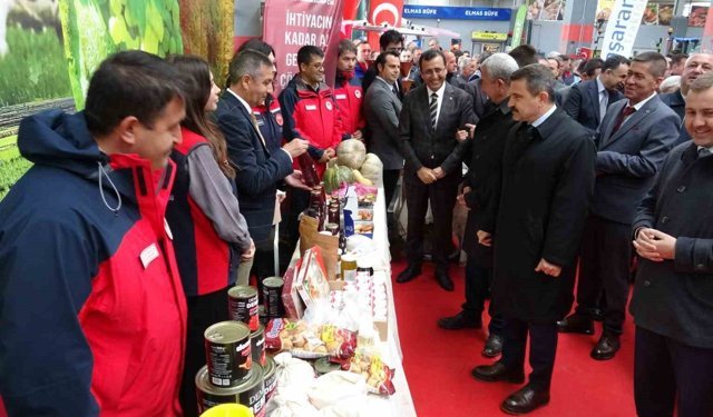 Ezine'de 3. Gıda, Hayvancılık ve Tarım Teknolojileri Festivali'ne yoğun ilgi