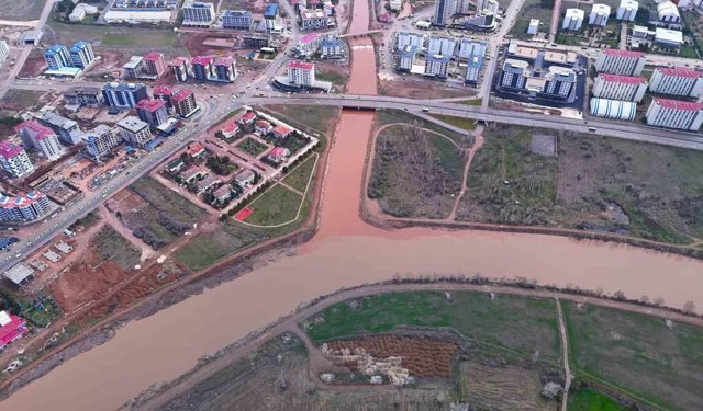Fadlum Çayı Kızılırmak'a rengini verdi