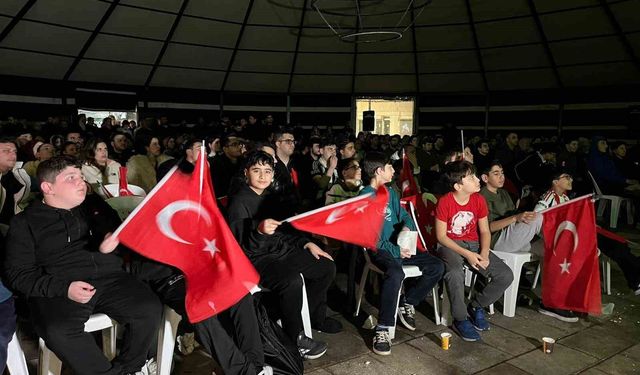 Fatih'te, A Milli Takım'ın Kosova galibiyeti coşkuyla kutlandı