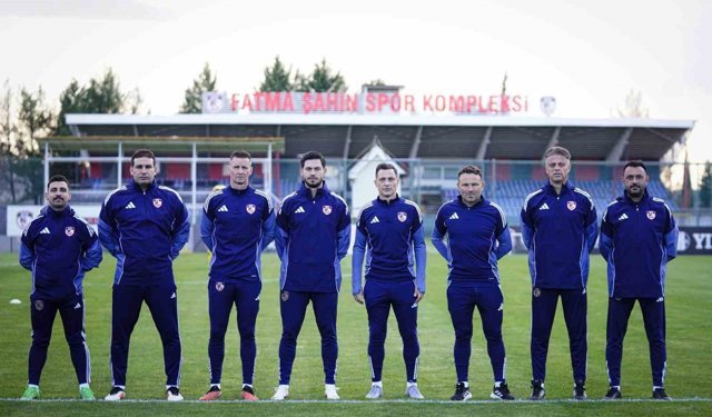 Gaziantep FK, Mirel Radoi yönetiminde ilk antrenmanını yaptı