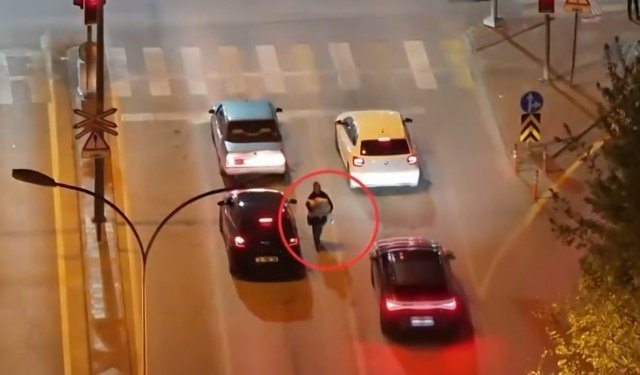 Gaziantep'te yollarda dilencilik ve satıcılık yapan şahıslara operasyon: 14 gözaltı