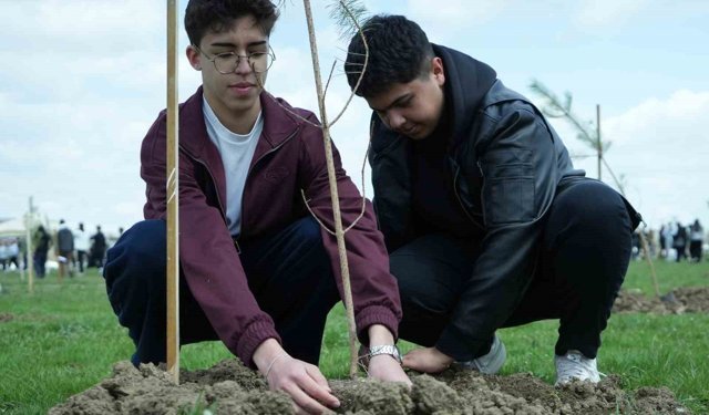 Geleceğe nefes olacak 2 bin fidan toprakla buluştu