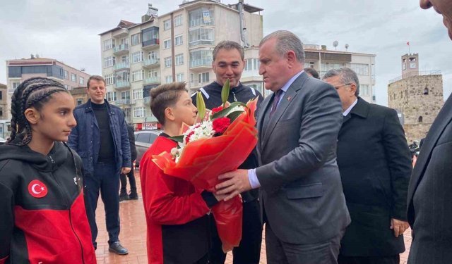 Gençlik ve Spor Bakanı Osman Aşkın Bak, Sinop'ta