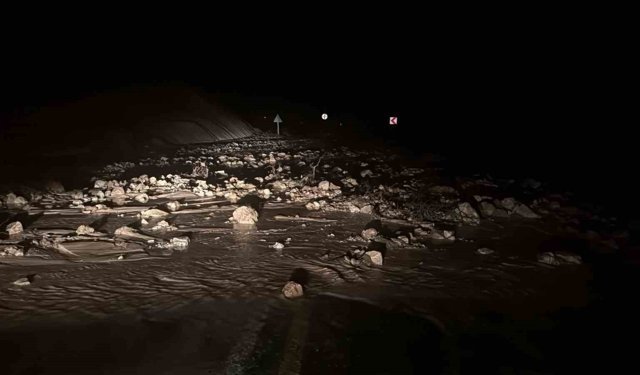 Gercüş'te heyelan: Mahsur kalan vatandaşlar kurtarıldı