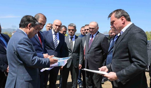 Gümrük Müdürlüğü proje sahası bakanlık heyetiyle incelendi