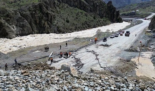 Hakkari-Van yolu trafiğe açıldı