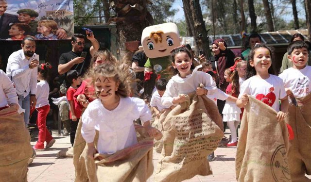 Haliliye'de minikler 23 Nisan coşkusunu yaşadı