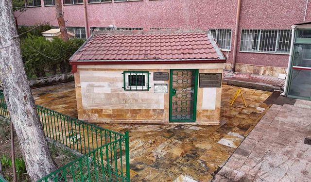 Hastane bahçesinde türbe, rivayetleriyle dikkat çekiyor