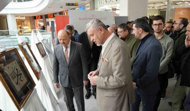 Hattat Emrullah Demirkaya'nın eserlerinin 34 yıl sonra ilk kez bir araya geldiği sergiye yoğun ilgi