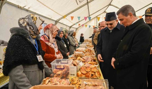 Hayır çarşısı bu kez 'İki İnsan Bir Hayat' için açıldı
