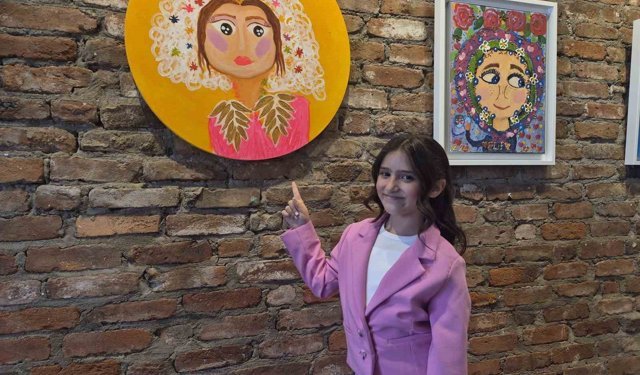 Henüz 9 yaşında ilk kişisel sergisini sanatseverler ile buluşturdu