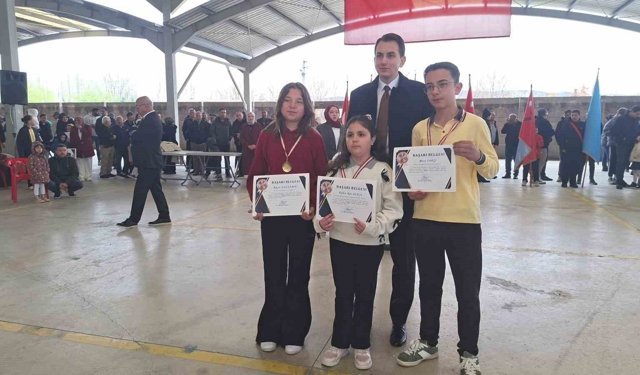 Hisarcık'ta başarılı öğrenciler ödüllendirildi
