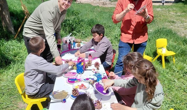 Hisarcık'ta özel öğrencilere yönelik açık hava sanat ve kitap platformu