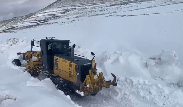 Iğdır'da nisan ayında karla mücadele