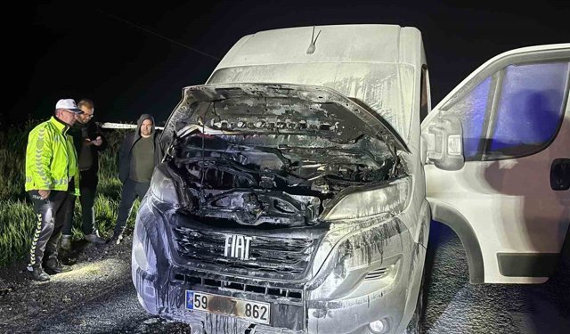 İşçi servis minibüsü alev aldı