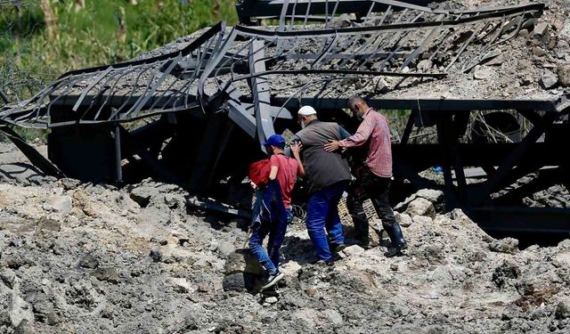 İsrail, Lübnan'ın güneyi ile bağlantıyı sağlayan son köprüyü vurdu
