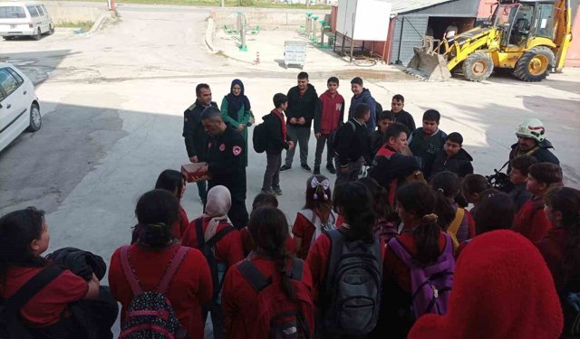 İtfaiye ekiplerinden öğrencilere eğitim