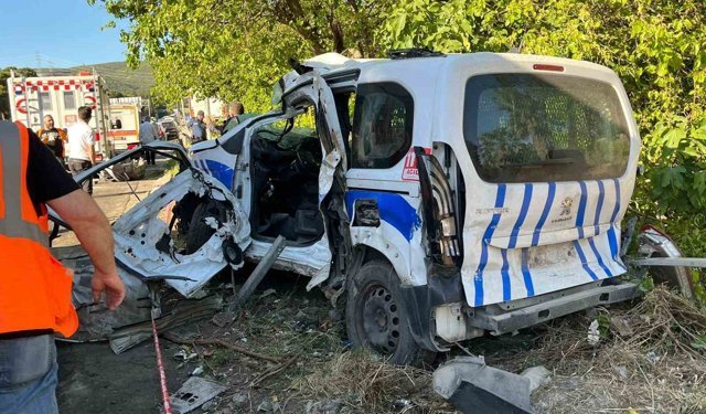İzmir'de 1'i polis 3 kişinin hayatını kaybettiği kazada lojistik firmasının sahibi gözaltına alındı