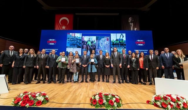 İzmir'de tarihi gün; Büyükşehir'den toplu açılış ve temel atma töreni