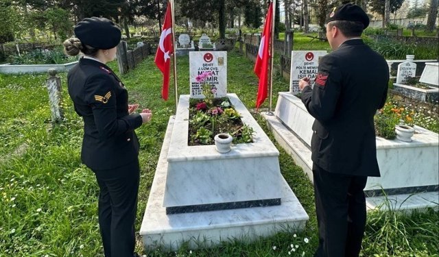 Jandarma şehit Demir'i kabri başında andı