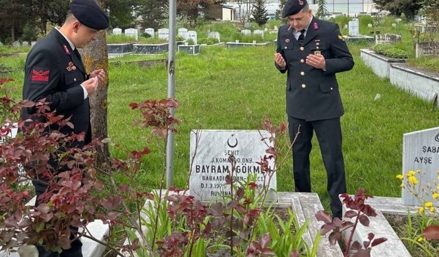 Jandarma şehit Gökmen'i kabri başında andı