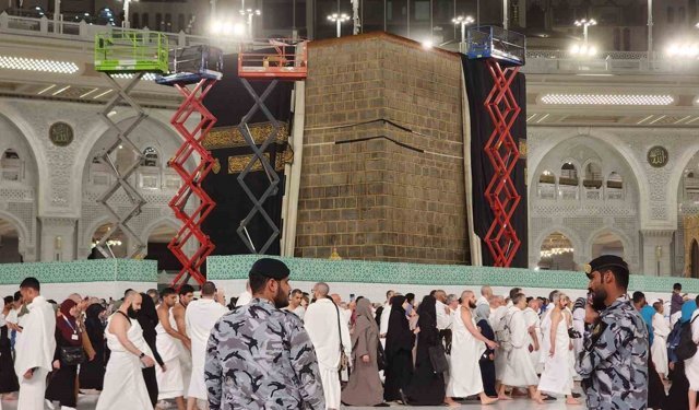 Kabe-i Muazzama duvarları bakıma alındı