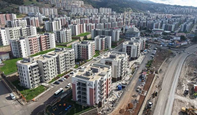 Kahramanmaraş'ta depremzedeler Doğukent'teki yuvalarına taşınıyor