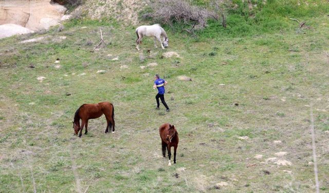 Kapadokya'da sporcular hem zamana hem zorlu doğa şartlarına meydan okudu