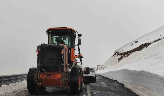 Kapalı olan Ardahan-Ardanuç kara yolu ulaşıma açıldı