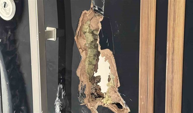 Kapıyı parçalayarak takılmamış lavabo bataryalarını çaldılar