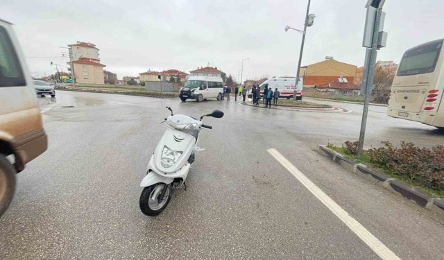 Karaman'da minibüsle motosiklet çarpıştı: 1 yaralı