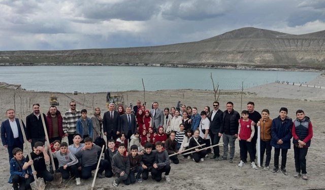 Karapınar'da fidanlar geleceğe nefes olacak