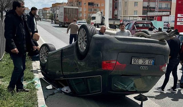 Karapınar'da kontrolden çıkan otomobil takla attı: 2 yaralı