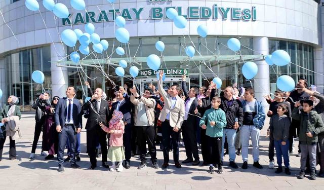 Karatay'da mavi balonlar gökyüzüne bırakıldı